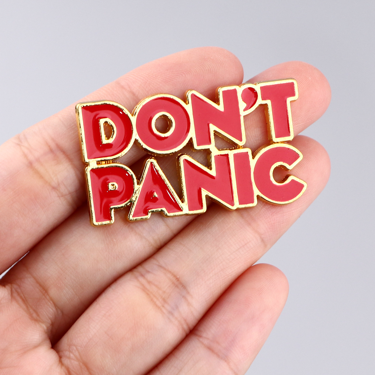 Vintage Enamel Pin Brooch Funn - Photography Style のレビューと価格